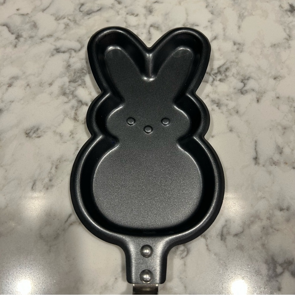 ‼️Peeps Bunny Pancake Skillet Pan‼️ - Picture 2 of 2